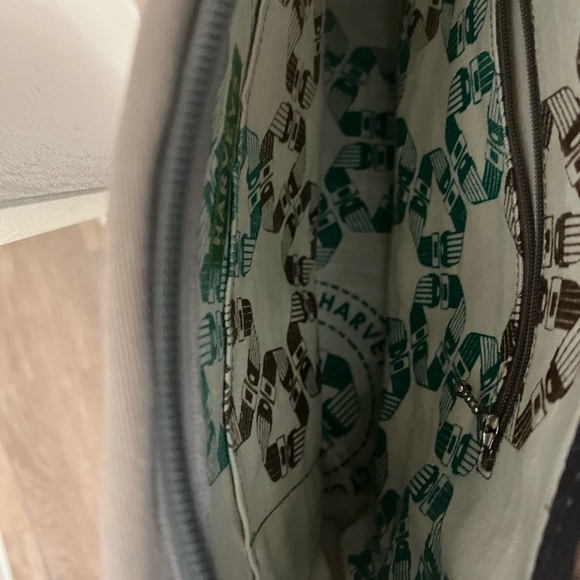 Collectible Seat 💺 belt purse made by Harvey’s - Picture 4 of 6